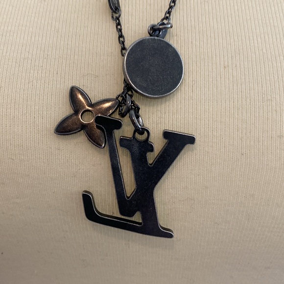 Louis Vuitton Pendant Chain Turquoise Necklace - Picture 9 of 9